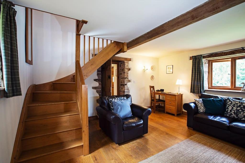 Cabalva Mill Cottage - Very Private And With Views Over The River Wye Clifford Exterior photo
