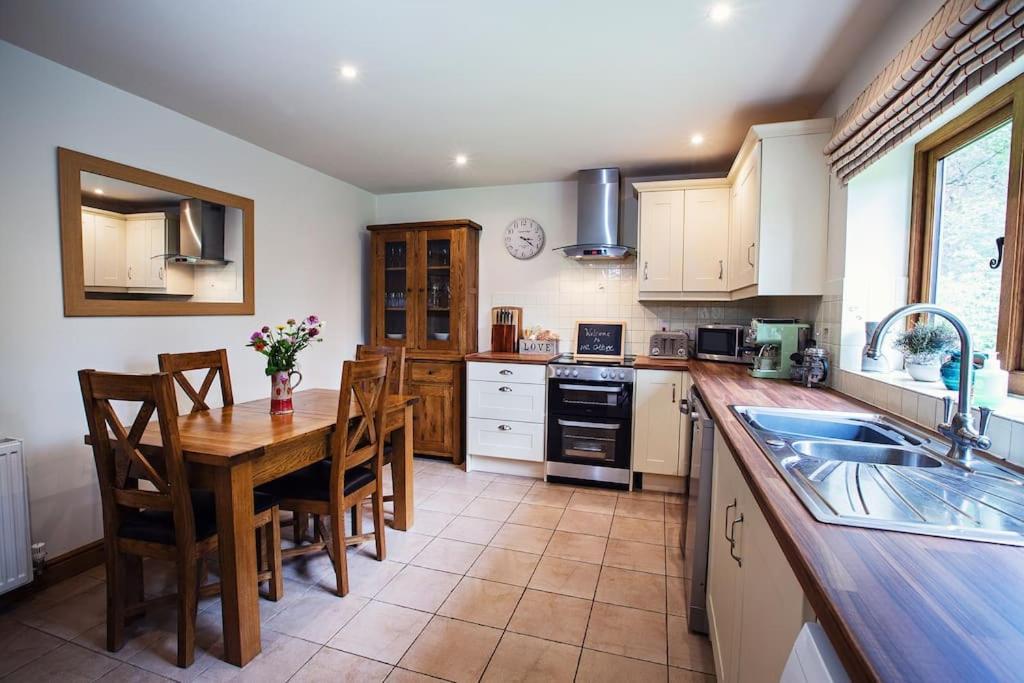 Cabalva Mill Cottage - Very Private And With Views Over The River Wye Clifford Exterior photo